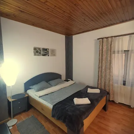 Fun House - Spacious Apartment Near Old Town-2